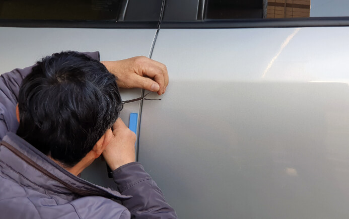 車の鍵開け 鍵紛失 インロックした時の開け方とは 出張鍵屋 東横救急