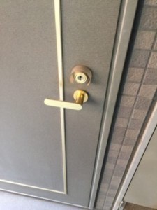 鍵の有無を確認、開錠後に交換
