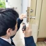 開錠とドアスコープ取付