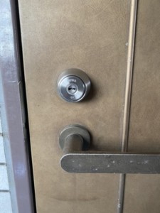 【練馬区石神井町】玄関ドア　開錠と交換作業