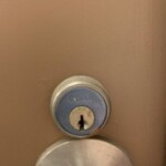 退室に伴う玄関と室内扉の鍵交換(計２ヵ所)